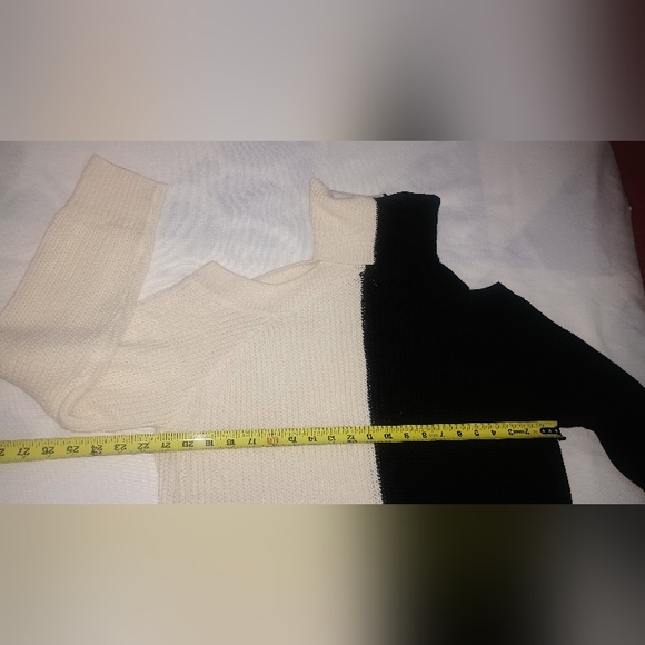 BIBI Color Block Mock Neck Sweater  With Cold Shoulder Women's L lvory Black NWT - Picture 6 of 10